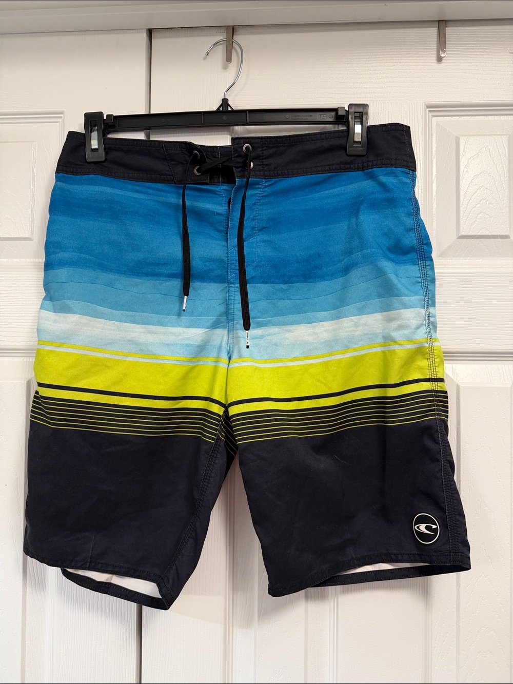 O’Neill Men’s Blue, Yellow & Black Gradient Stripe Boardshorts